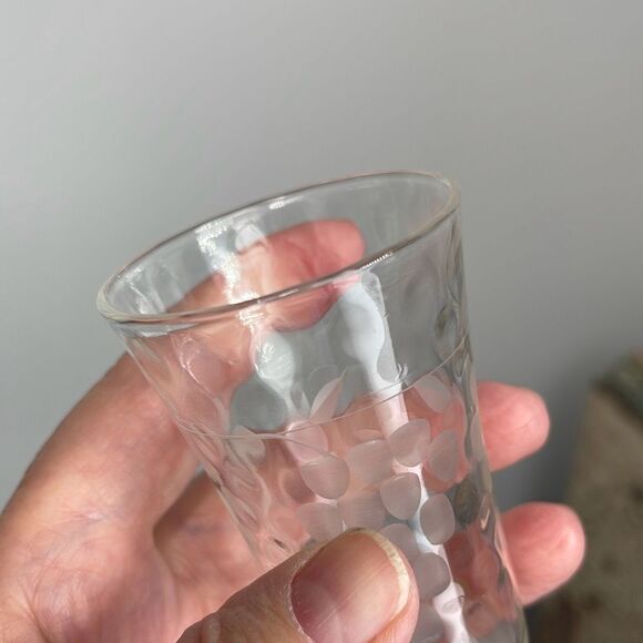 Set of four etched grapevines cordial glasses - Picture 7 of 8